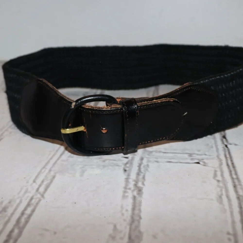🖤 Vintage Black Waist Belt – 26